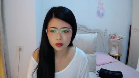 Snapshot of rachelwatts chatting on May 24, 10:53 am rachelwatts online show from May 24, 10:53 am