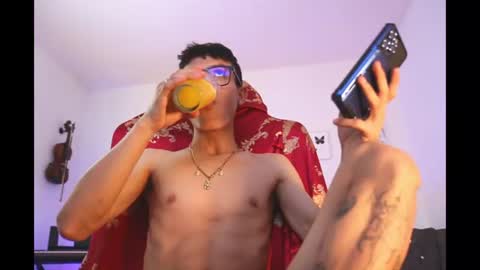 Snapshot of radeonrx_69 chatting on June 23, 4:32 am Sebas Andres online show from June 23, 4:32 am