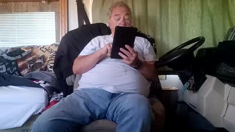 Snapshot of radiomantim chatting on April 23, 3:03 pm Radioman for fun online show from April 23, 3:03 pm