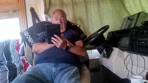 Snapshot of radiomantim chatting on April 27, 2:26 pm Radioman for fun online show from April 27, 2:26 pm