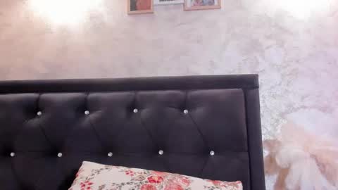 raelledarkstar online show from March 24, 1:05 pm