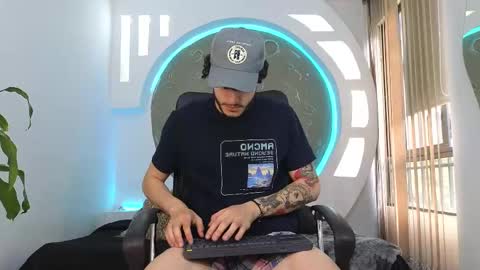 Snapshot of rafael_mendez chatting on October 9, 9:57 pm R A F A E L online show from October 9, 9:57 pm