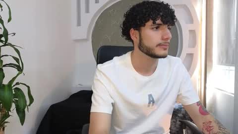 Snapshot of rafael_mendez chatting on October 19, 8:20 pm R A F A E L online show from October 19, 8:20 pm