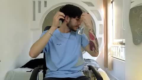 Snapshot of rafael_mendez chatting on October 31, 8:32 pm R A F A E L online show from October 31, 8:32 pm