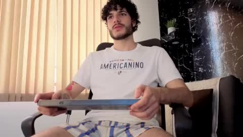 Snapshot of rafael_mendez chatting on December 13, 8:47 pm R A F A E L online show from December 13, 8:47 pm