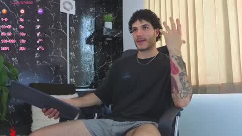 Snapshot of rafael_mendez chatting on April 29, 8:59 pm R A F A E L online show from April 29, 8:59 pm