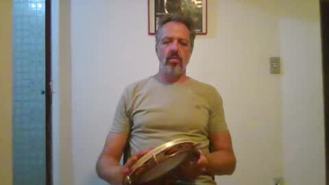 Snapshot of rafaelsel chatting on November 26, 12:44 am Big Uncle Jungle online show from November 26, 12:44 am