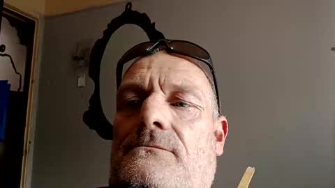 Snapshot of ragingzef69 chatting on November 19, 10:43 pm Bigthickdickinvic online show from November 19, 10:43 pm