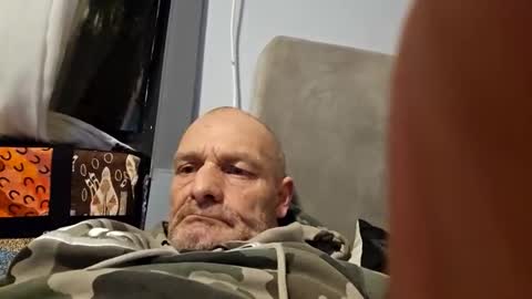 Snapshot of ragingzef69 chatting on May 20, 6:58 pm Bigthickdickinvic online show from May 20, 6:58 pm