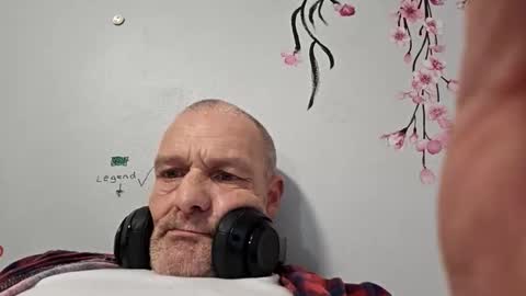 Snapshot of ragingzef69 chatting on May 30, 6:32 am Bigthickdickinvic online show from May 30, 6:32 am