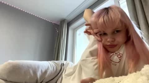 Eshly online show from April 15, 10:22 am