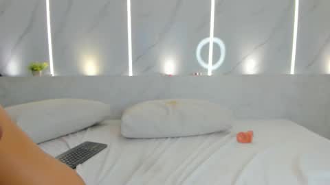 Snapshot of railey_rosse chatting on February 14, 1:56 am railey_rosse online show from February 14, 1:56 am