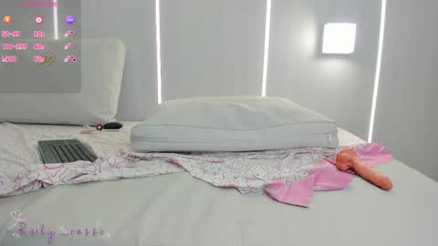 Snapshot of railey_rosse chatting on February 17, 10:47 pm railey_rosse online show from February 17, 10:47 pm