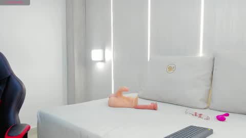 Snapshot of railey_rosse chatting on March 4, 10:49 pm railey_rosse online show from March 4, 10:49 pm