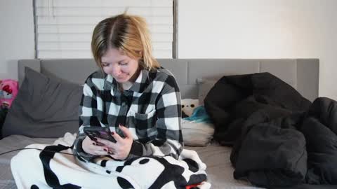 Snapshot of ramichick chatting on January 30, 1:44 am Rami online show from January 30, 1:44 am