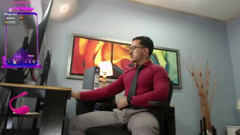 Snapshot of randylukehot chatting on May 4, 10:28 pm randylukehot online show from May 4, 10:28 pm