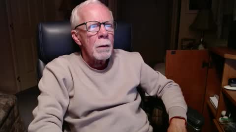 ranger1001 online show from December 4, 9:57 pm