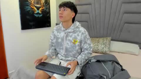 Snapshot of raphael_nyon chatting on February 25, 11:31 am Raphael Nyon online show from February 25, 11:31 am