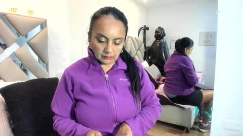 Raquel Moore  online show from November 10, 11:42 am