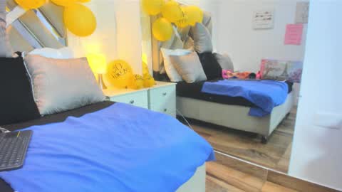 Raquel Moore  online show from December 20, 4:25 pm