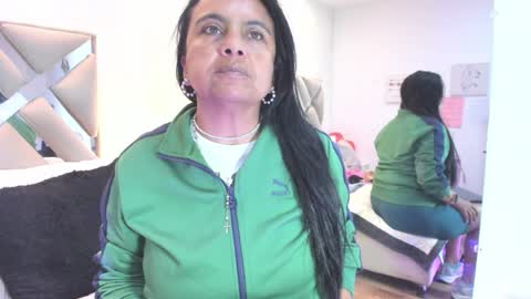 Raquel Moore  online show from April 4, 1:30 pm