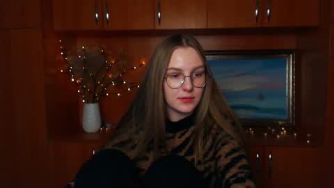 raspberry0101 online show from December 13, 6:27 pm