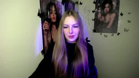 raspberry0101 online show from October 5, 7:07 am