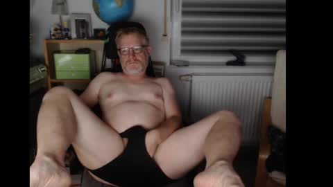 Raunchy me online show from September 27, 10:15 pm