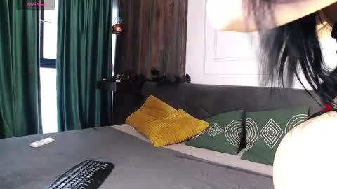 Raven Foxxy online show from April 10, 5:45 am