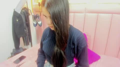 Snapshot of raven_loove chatting on May 4, 5:20 pm raven_loove online show from May 4, 5:20 pm