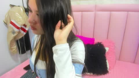 Snapshot of raven_loove chatting on May 8, 7:52 pm raven_loove online show from May 8, 7:52 pm