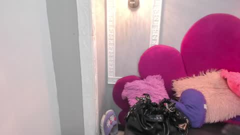 Snapshot of raven_loove chatting on May 11, 6:49 pm raven_loove online show from May 11, 6:49 pm