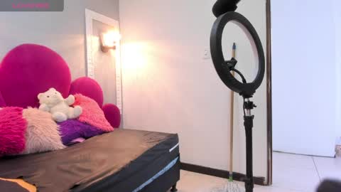 Snapshot of raven_loove chatting on May 12, 5:10 pm raven_loove online show from May 12, 5:10 pm