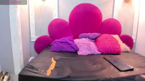 Snapshot of raven_loove chatting on May 13, 7:11 pm raven_loove online show from May 13, 7:11 pm