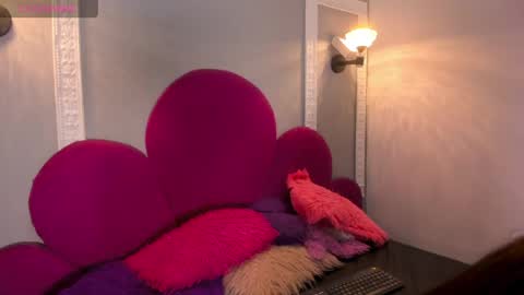 Snapshot of raven_loove chatting on May 22, 8:36 pm raven_loove online show from May 22, 8:36 pm