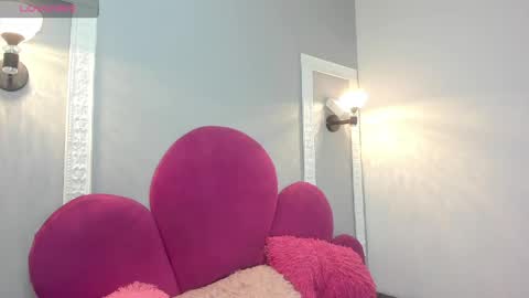 Snapshot of raven_loove chatting on May 25, 6:14 pm raven_loove online show from May 25, 6:14 pm