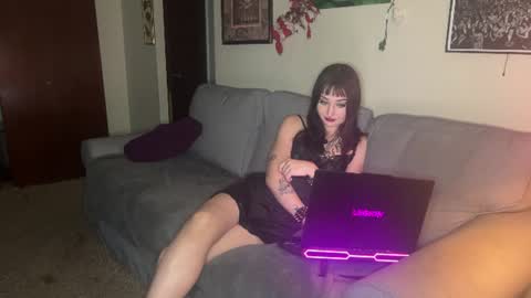 Snapshot of raven_rivers chatting on July 20, 2:48 am raven3 online show from July 20, 2:48 am
