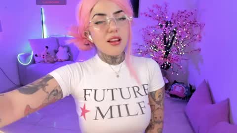 Snapshot of raven_sakura chatting on May 20, 1:50 pm . online show from May 20, 1:50 pm