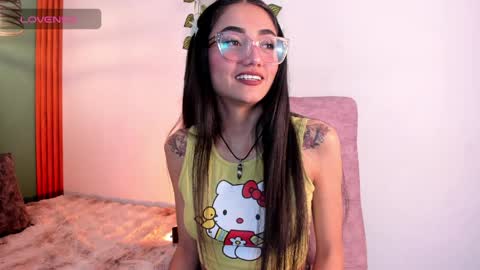 raven_smith_ online show from April 8, 5:29 am