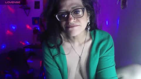 Snapshot of ravenandsin chatting on December 8, 11:51 pm Raven online show from December 8, 11:51 pm