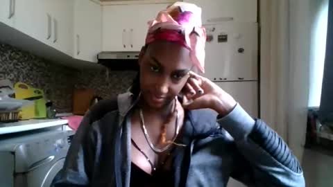 ravenbby online show from April 18, 9:13 am