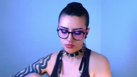 ravendarkness_ online show from April 23, 6:58 am