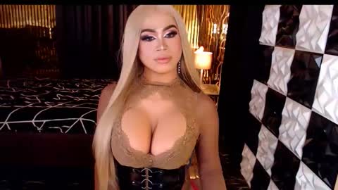 Snapshot of ravenmystiquex chatting on April 10, 5:28 pm ravenmystiquex online show from April 10, 5:28 pm