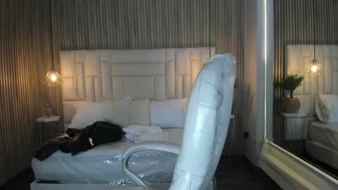 Snapshot of ravenn21 chatting on February 27, 11:32 am Raven online show from February 27, 11:32 am