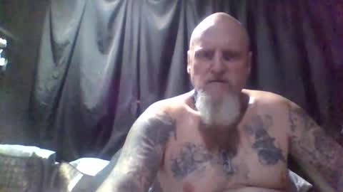 Snapshot of ravens18816981 chatting on December 18, 7:47 am ravens18816981 online show from December 18, 7:47 am