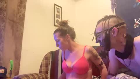 Snapshot of raver8142 chatting on December 8, 10:19 am Raver online show from December 8, 10:19 am