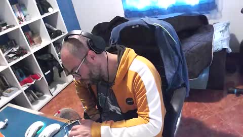 ravingr3d3 online show from October 30, 12:50 pm