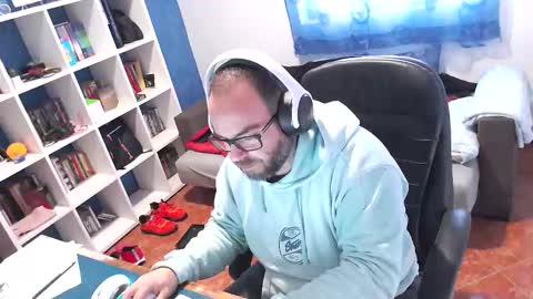 ravingr3d3 online show from December 3, 9:51 am