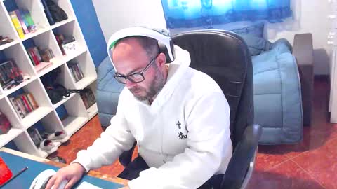 ravingr3d3 online show from January 8, 11:45 am