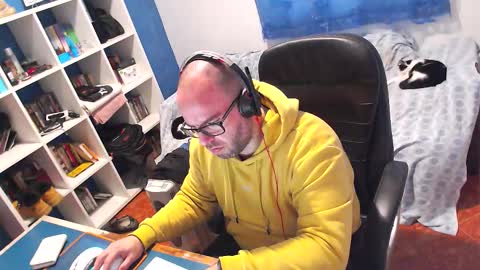 ravingr3d3 online show from February 4, 12:00 pm